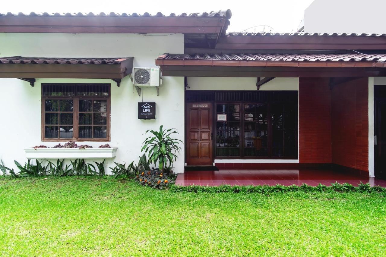 Отель Oyo Living 2843 Raz House Syariah Медан Экстерьер фото