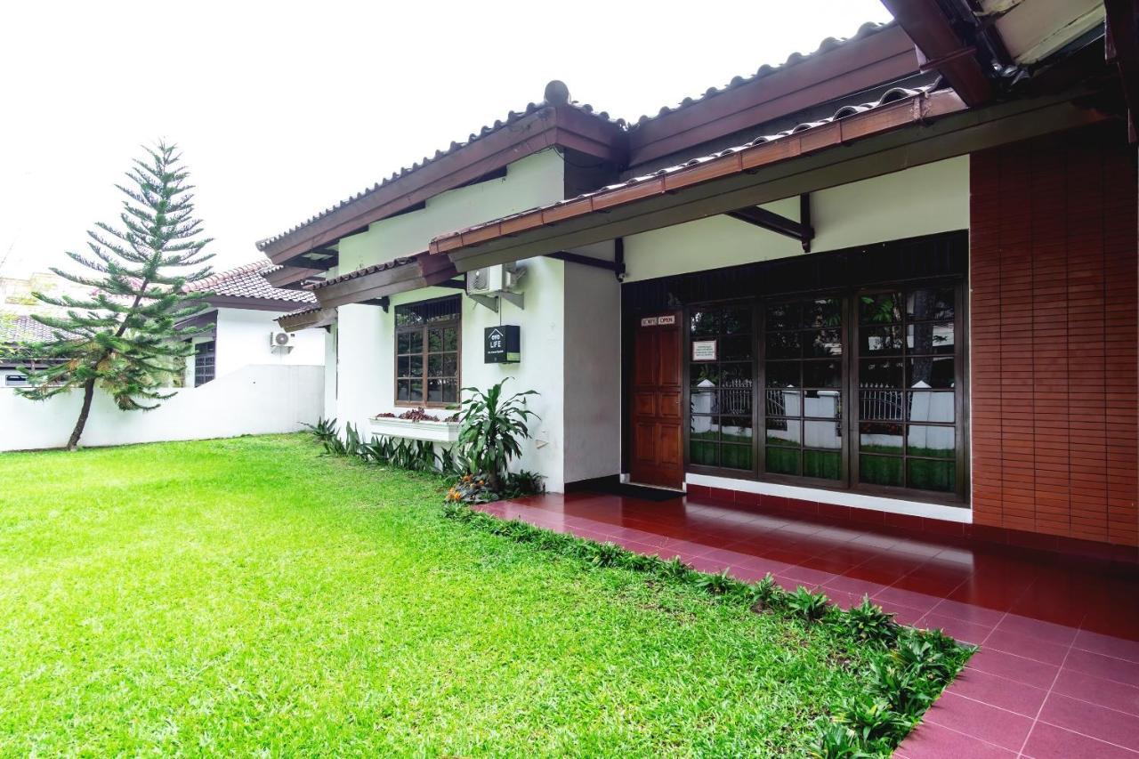 Отель Oyo Living 2843 Raz House Syariah Медан Экстерьер фото
