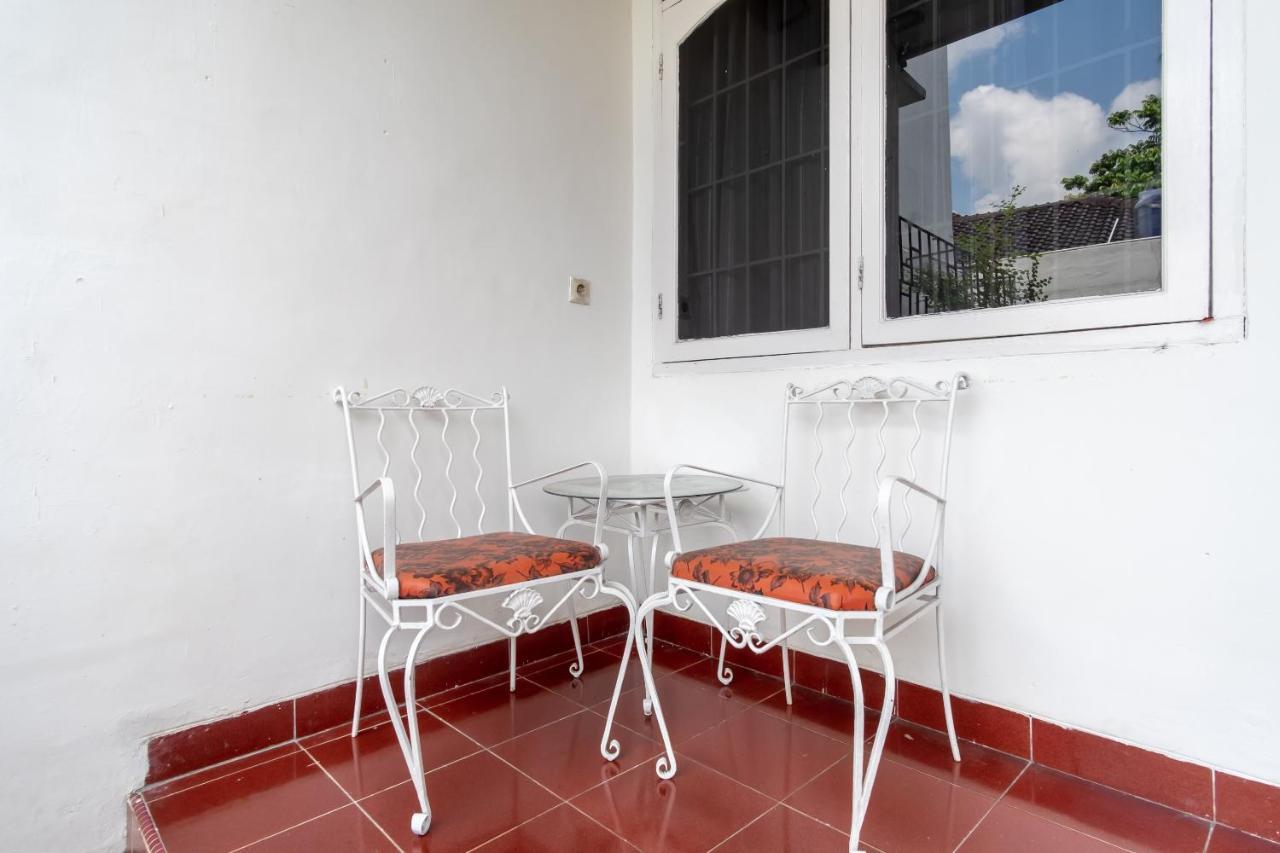 Отель Oyo Living 2843 Raz House Syariah Медан Экстерьер фото