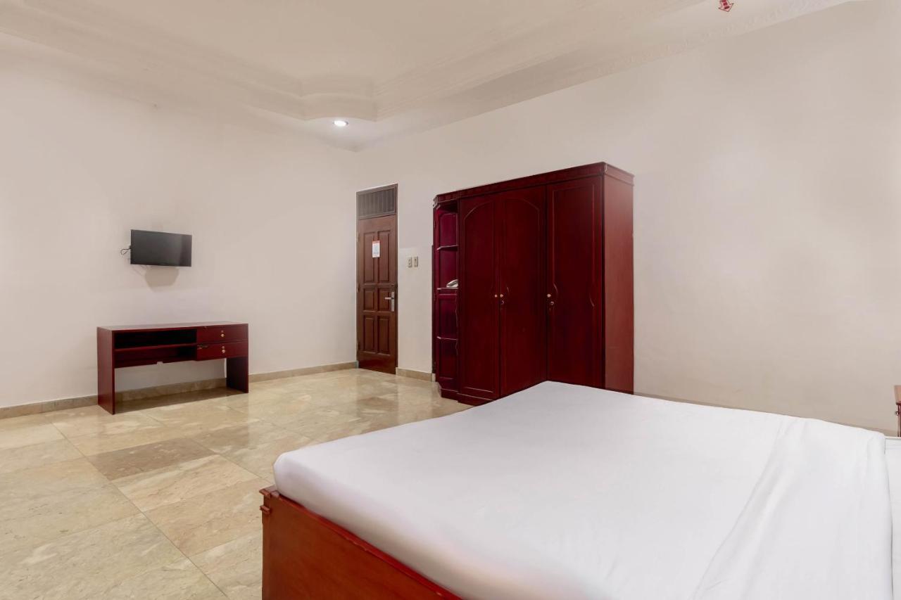 Отель Oyo Living 2843 Raz House Syariah Медан Экстерьер фото