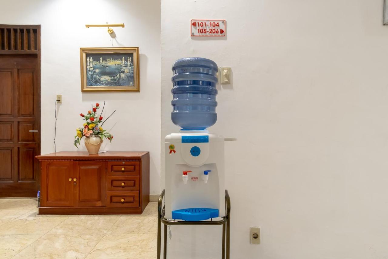 Отель Oyo Living 2843 Raz House Syariah Медан Экстерьер фото