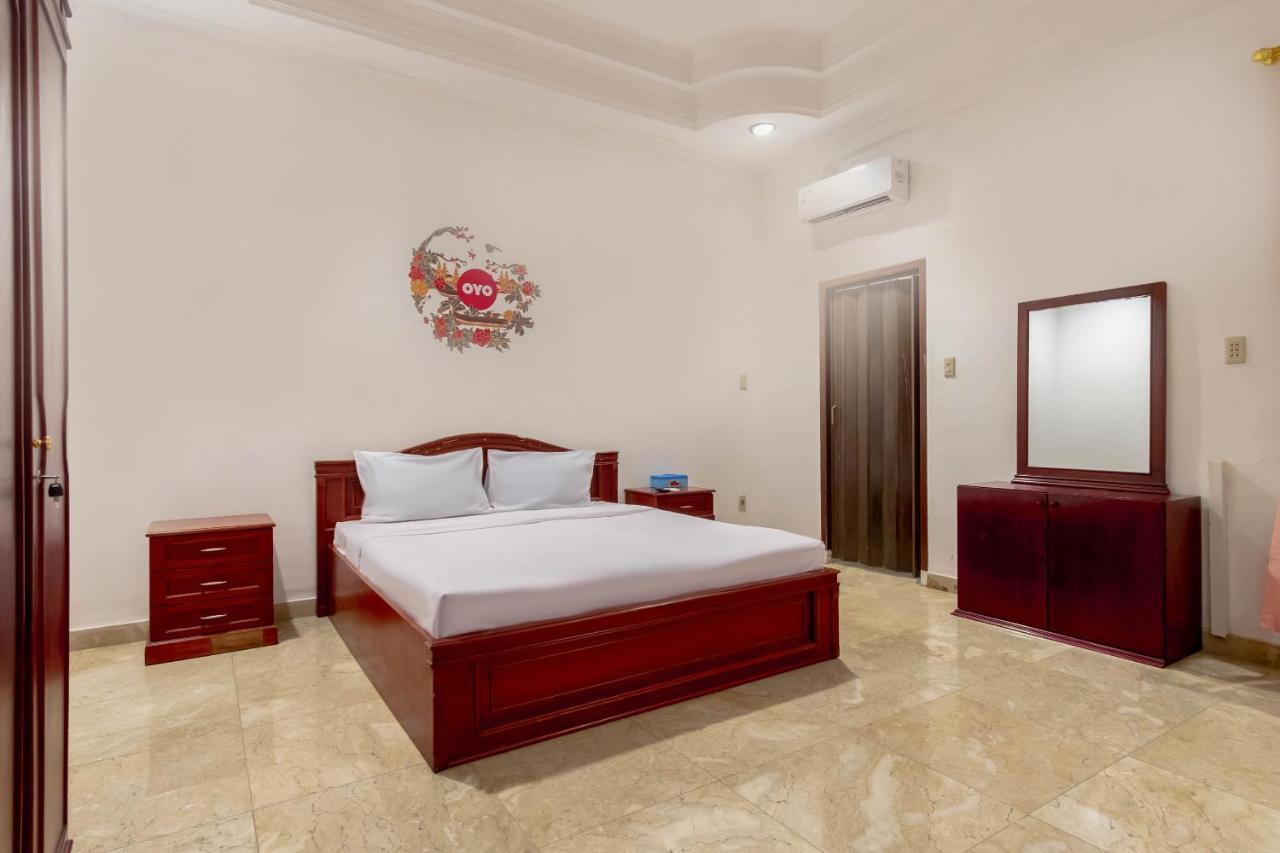 Отель Oyo Living 2843 Raz House Syariah Медан Экстерьер фото
